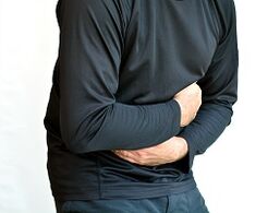 Bauchschmerz als Symptom vun der Präsenz vu Parasiten am Kierper